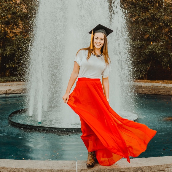 Meet your Posher, Courtney - Picture 2 of 5